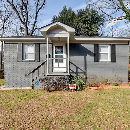 Renovated Charlotte Bungalow - 3 Mi To Downtown!